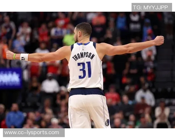 克莱半场表现出色三分球命中率高达百分之百助力球队取得领先