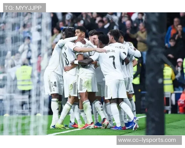 皇马训练照曝光姆巴佩卡雷拉斯与库尔图瓦齐聚备战新赛季